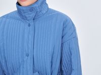 Утепленная куртка на кулиске с воротником-стойкой