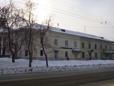 Дом жилой для артистов с колонным портиком