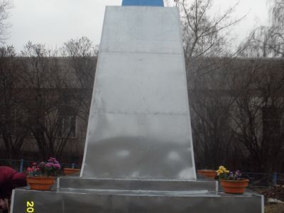 Памятник воинам, погибшим в Великой Отечественной войне 1941-1945 гг. Обелиск высотой 5 м. Сооружен из железобетона