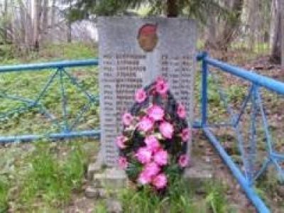 Братская могила воинов Советской Армии, погибших в 1944 г.