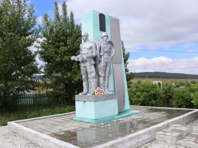 Памятник воинам-землякам, погибшим на фронтах Великой Отечественной войны