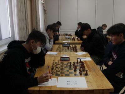 Республиканские первенства по шахматам среди школьников проходят в Якутске