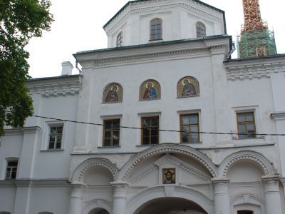 Корпуса внешнего каре бывшего Монастыря с церквами Петра и Павла и Живоносного источника и Живоначальной Троицы