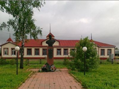 Бюст дважды Героя Советского Союза В.И. Андрианова