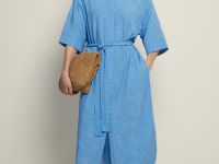 Платье с коротким рукавом и поясом