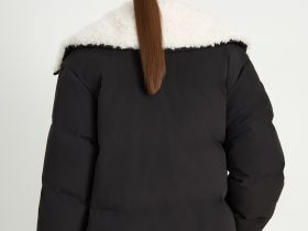 Пуховик с опушкой и воротником-стойкой