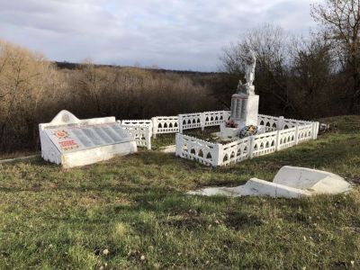 Братская могилах воинов Советской Армии, погибших в феврале 1943 года