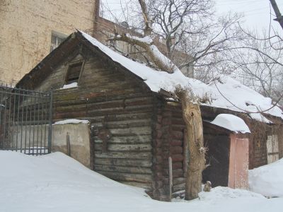 Флигель во дворе (службы)