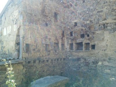 Камень с надписью и геометрическими фигурами (надпись-поучение)