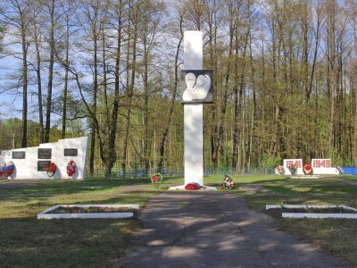 Памятник на месте массового расстрела советских граждан немецко-фашистскими захватчиками в 1941-1942 гг.