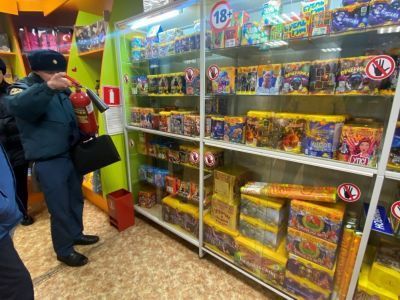 МЧС проводит рейды по пиротехнике