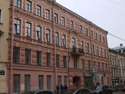 Дом, где жили: в 1881-1888 гг. - путешественник Пржевальский Н.М., в 1876-1877 гг. и в 1879-1880 гг. - писатель Успенский Г.И.