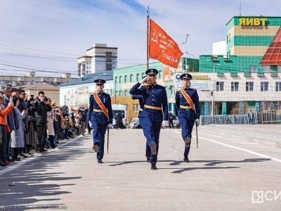 В Якутске водрузили символ Знамени Победы