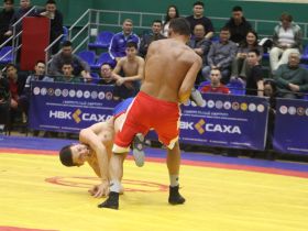 Супруги Большаковы и Николай Матаннанов стали чемпионами Якутии по национальному многоборью