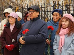 В Якутске открыли мемориальную доску первому директору ГТРК «Саха»