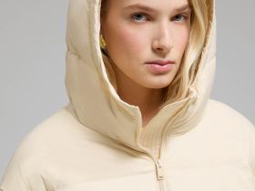 Удлиненный пуховик с капюшоном