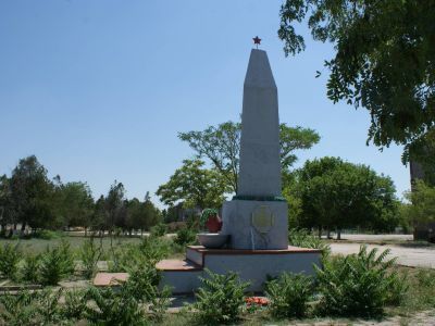 Памятный знак в честь воинов-односельчан, погибших в годы Великой Отечественной войны