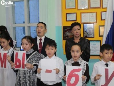 В школе заполярного поселка Якутии учебный день начали с гимна России