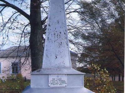 Братская могила 70 советских воинов, погибших в 1943 г. в боях с немецко-фашистскими захватчиками при освобождении села