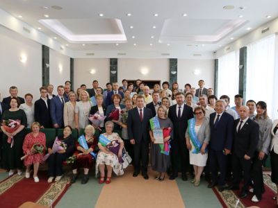 Награды в честь Дня города и алмазодобывающей промышленности