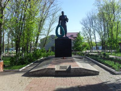 Памятник погибшим советским воинам