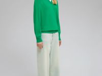 Джемпер с v-образным вырезом