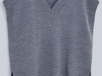 Жилет из шерсти с v-образным вырезом