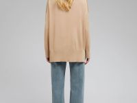 Джемпер с воротником-стойкой и спущенным плечом