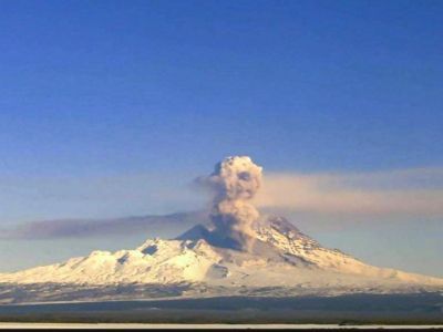 На Камчатке начал извергаться вулкан Шивелуч