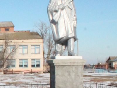 Памятник "Солдат"