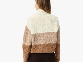 Женский свитер Lacoste в полоску с высоким воротом классического кроя