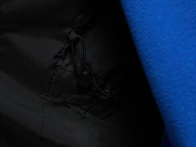 Стеганая куртка с капюшоном и меховой опушкой