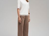 Легкий джемпер полуприлегающего кроя с коротким рукавом