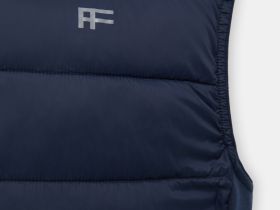 Утепленный жилет с воротником-стойкой