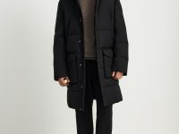 Утепленное пальто с накладными карманами