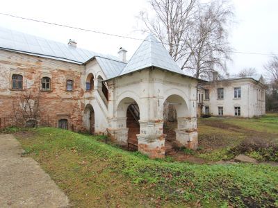 Кельи казначейские, настоятельские и келарские