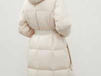Пуховое пальто с капюшоном и поясом