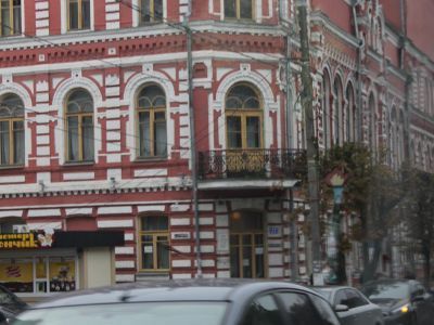 Здание, в котором в 1918-1920 гг. перед рабочими фабрики неоднократно выступал герой гражданской войны Николай Алексадрович Щорс