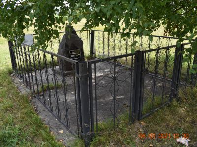 Братская могила партизанских связных, погибших в гражданскую войну