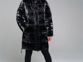 Шапка вязаная с отворотом для девочки