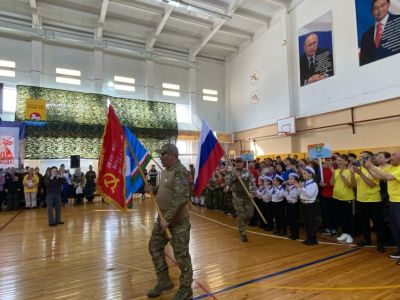 Знамя Победы встретили в Среднеколымском районе Якутии