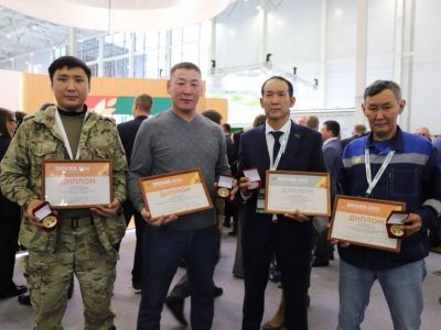 Пять медалей завоевали сельхозпроизводители Якутии в первый день выставки «Золотая осень»