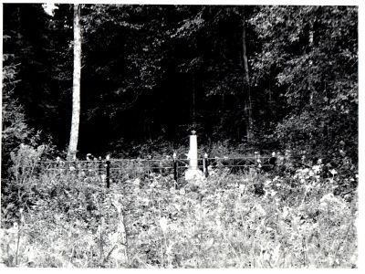 Братская могила советских воинов, погибших в боях с фашистами