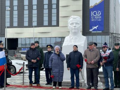 В Якутске состоялся торжественный митинг, посвященный Дню космонавтики