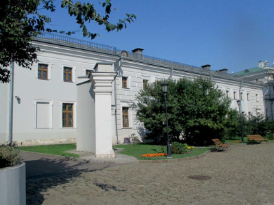 Северный  флигель (конюшни)