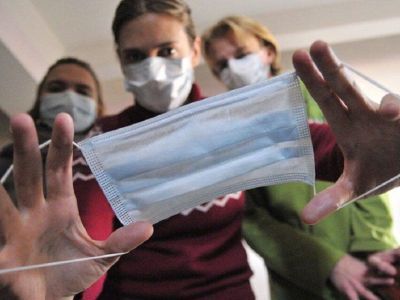 Директор Центра им. Гамалеи: Маски следует носить людям без иммунитета к коронавирусу