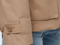 Ветровка на пуговицах с капюшоном