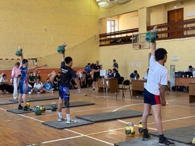 Намские гиревики стали победителями школьной спартакиады Якутии