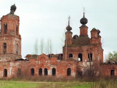 Никольская церковь с иконостасом