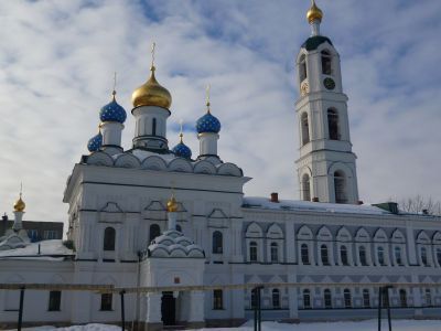 Больничный корпус с церковью Успения Богоматери